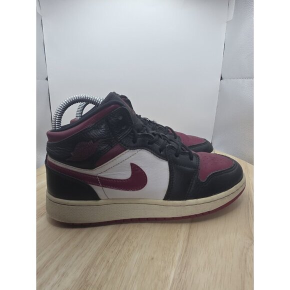 Nike Air Jordan 1 Mid Bred Toe Black Red GS Size 4Y / Womens 5.5     (554725-066 - Picture 3 of 6